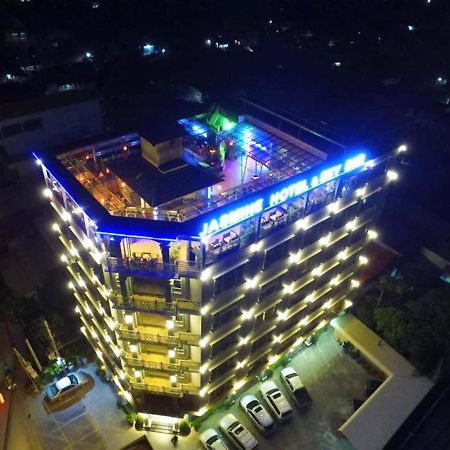 באטאמבנג Jasmine Hotel& Sky Bar מראה חיצוני תמונה