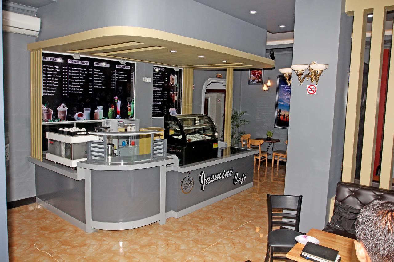 באטאמבנג Jasmine Hotel& Sky Bar מראה חיצוני תמונה