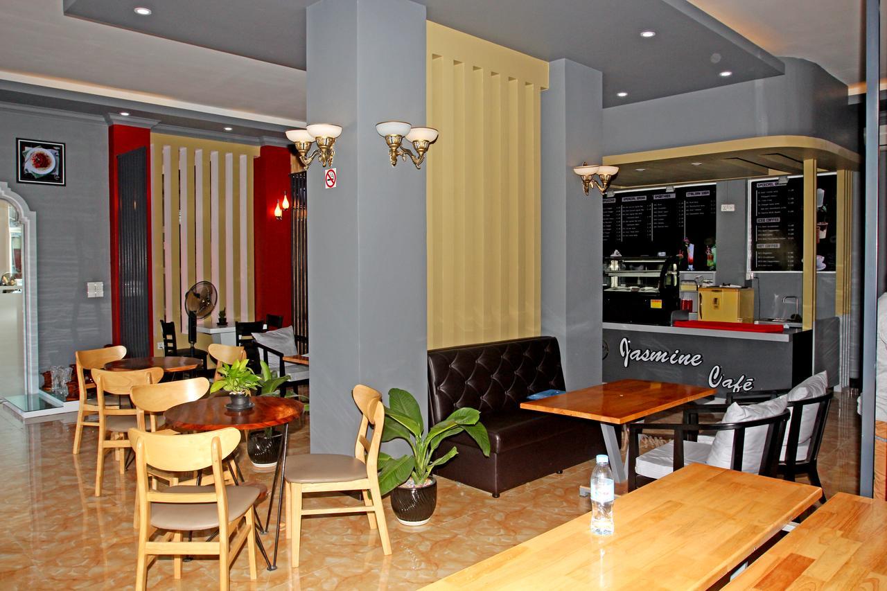 באטאמבנג Jasmine Hotel& Sky Bar מראה חיצוני תמונה