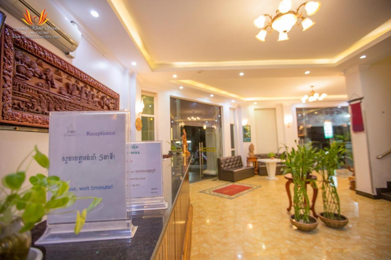 באטאמבנג Jasmine Hotel& Sky Bar מראה חיצוני תמונה