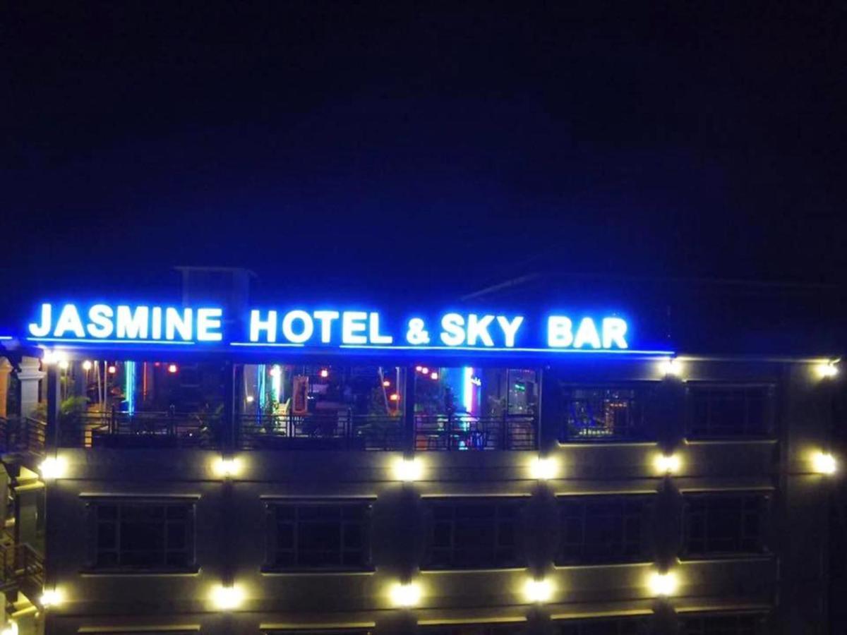 באטאמבנג Jasmine Hotel& Sky Bar מראה חיצוני תמונה